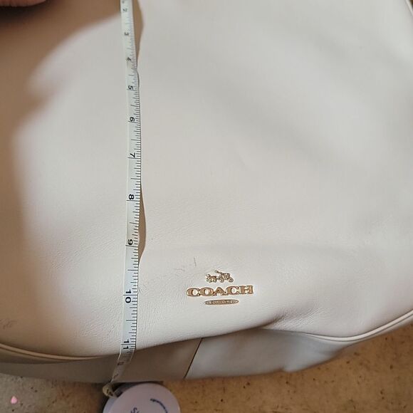 Coach cream colored hobo shoulder bag Ivory cream color🤍 - Picture 6 of 12